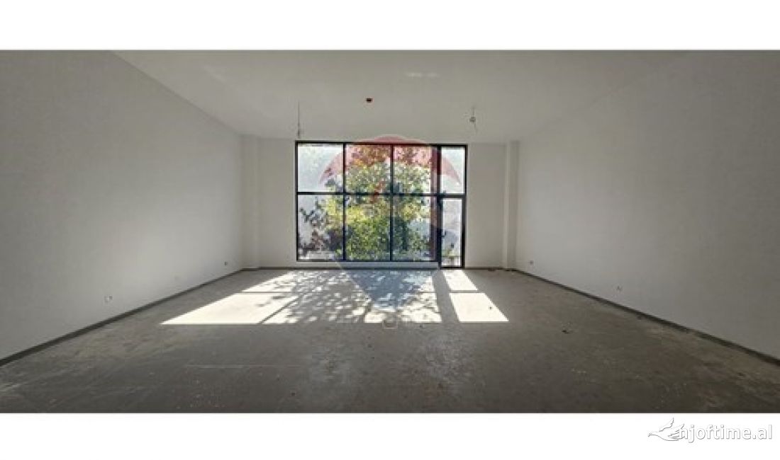 Jepet me qira ambient biznesi tek rruga e Kavajes