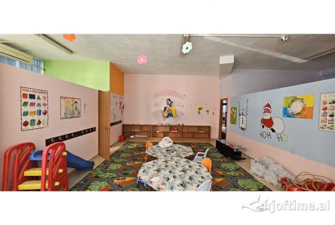 Ambiente Commerciale in Affitto 3+1 a Tirana - 500 Euro