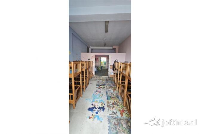 Ambiente Commerciale in Affitto 3+1 a Tirana - 500 Euro
