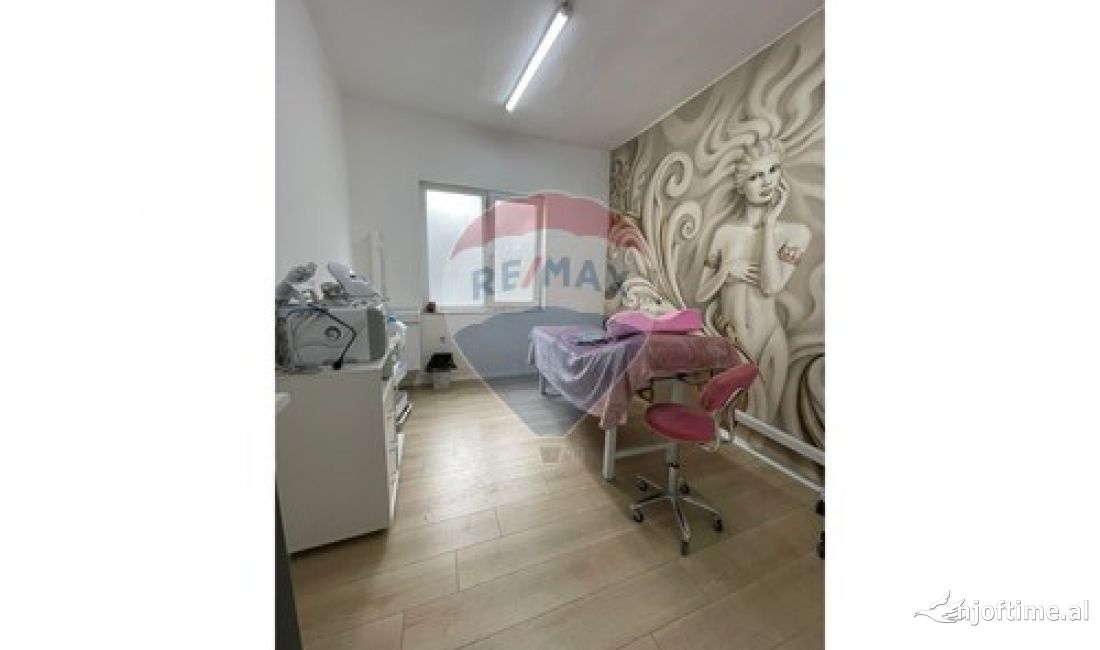 Ofrohet per qira ambient per sherbim estetik