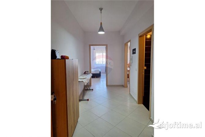Shtepi ne shitje Apartament ne Tirane, 1+1, Mobilimi E mobiluar, Pagesa 97,000  Euro.