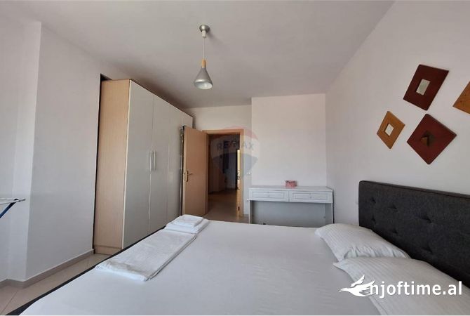 Shtepi ne shitje Apartament ne Tirane, 1+1, Mobilimi E mobiluar, Pagesa 97,000  Euro.
