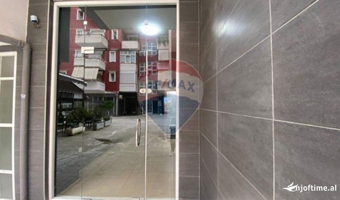 Ofrohet dyqan per shitje tek rrethrrotullimi i Selites