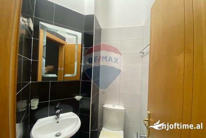 Ofrohet dyqan per shitje tek rrethrrotullimi i Selites