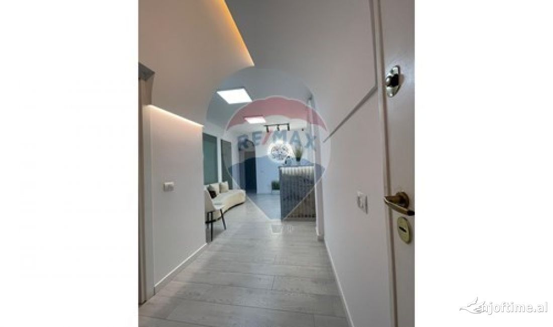 Shitet biznes qender estetike ,ne Bllok