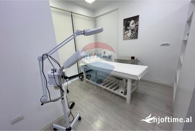 Shitet biznes qender estetike ,ne Bllok