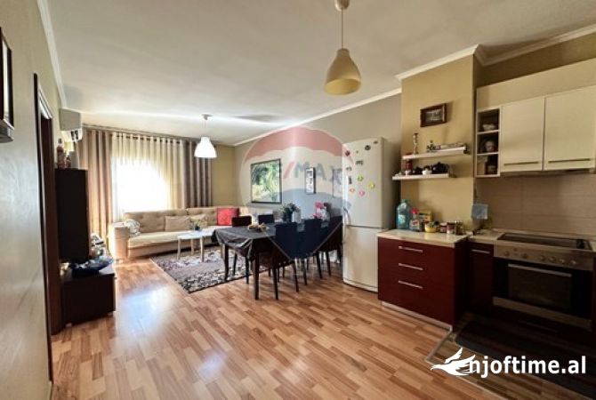 Shtepi ne shitje Apartament ne Tirane, 1+1, Mobilimi E mobiluar, Pagesa 95,000  Euro.