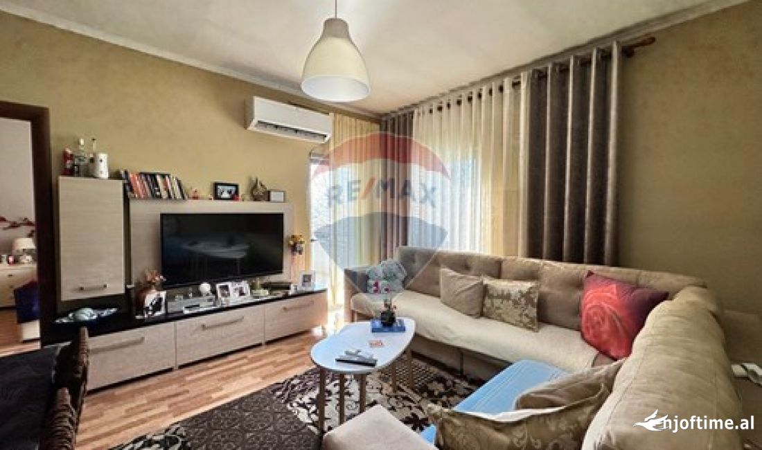 Shtepi ne shitje Apartament ne Tirane, 1+1, Mobilimi E mobiluar, Pagesa 95,000  Euro.