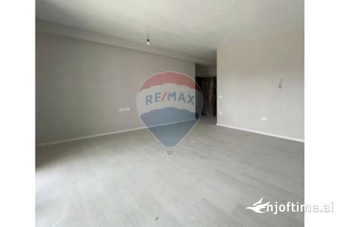 Ofrohet per qira ambient per perdorim zyre ne Riverside Residence