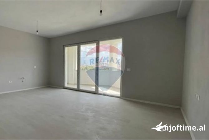 Ofrohet per qira ambient per perdorim zyre ne Riverside Residence