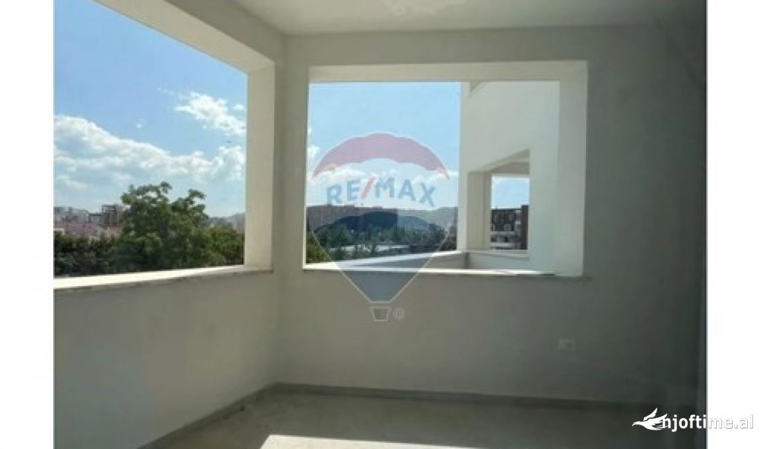 Ofrohet per qira ambient per perdorim zyre ne Riverside Residence