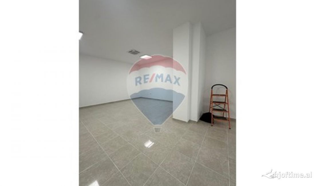 Jepet dyqan me qira tek Fusha e Aviacionit.