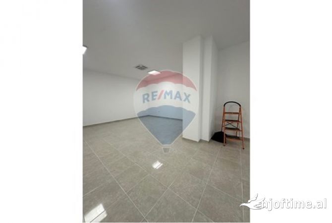 Jepet dyqan me qira tek Fusha e Aviacionit.