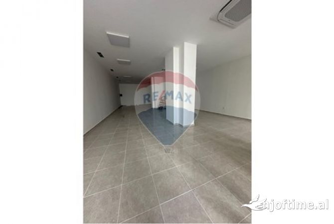 Jepet dyqan me qira tek Fusha e Aviacionit.