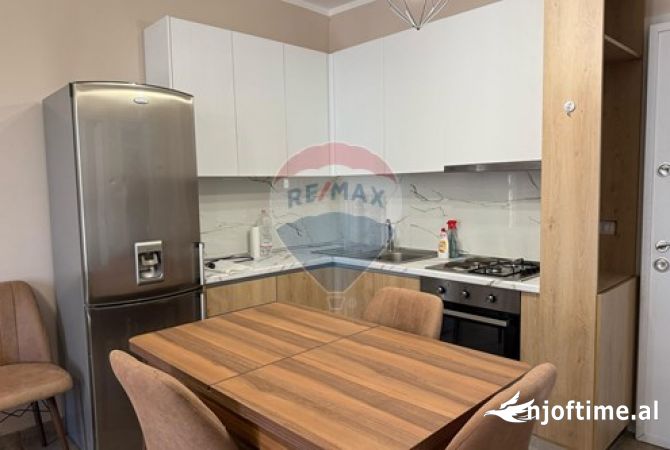 Shtepi ne shitje Apartament ne Tirane, 1+1, Mobilimi E mobiluar, Pagesa 89,000  Euro.