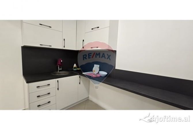 Ambiente Commerciale in Affitto 3+1 a Tirana - 800 Euro
