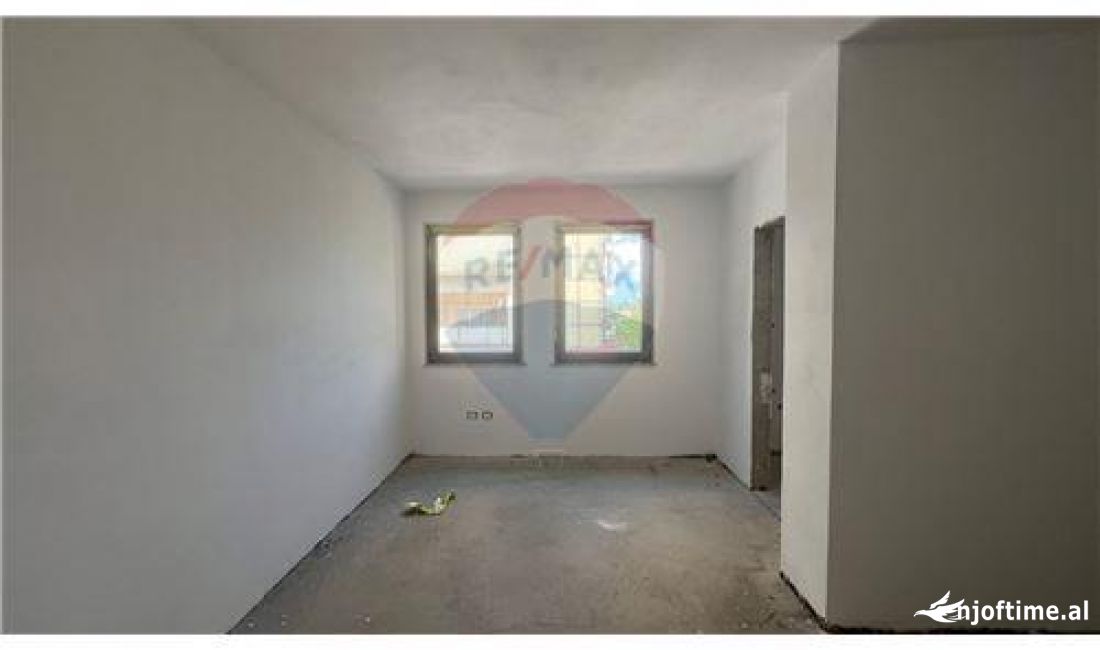 Shtepi ne shitje Apartament ne Tirane, 1+1, Mobilimi Bosh, pa mobiluar, Pagesa 103,000  Euro.