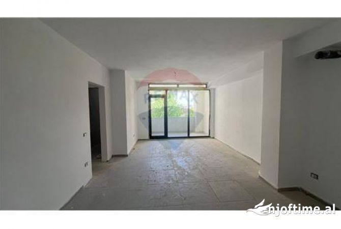 Shtepi ne shitje Apartament ne Tirane, 1+1, Mobilimi Bosh, pa mobiluar, Pagesa 103,000  Euro.