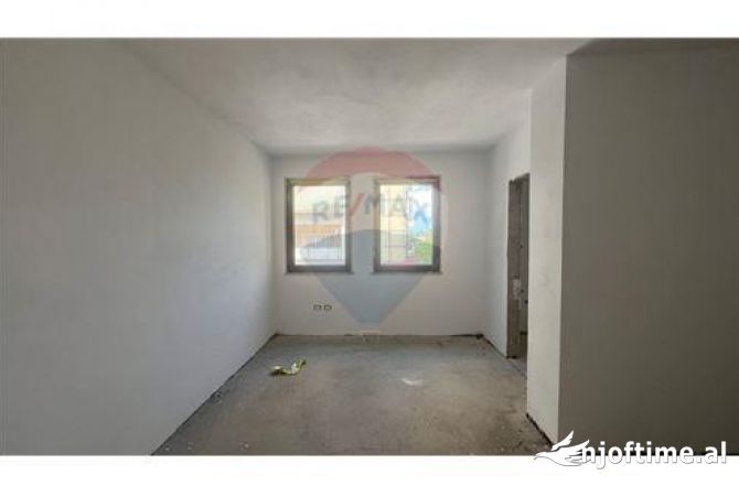 Shitet apartament 1+1 ne Astir