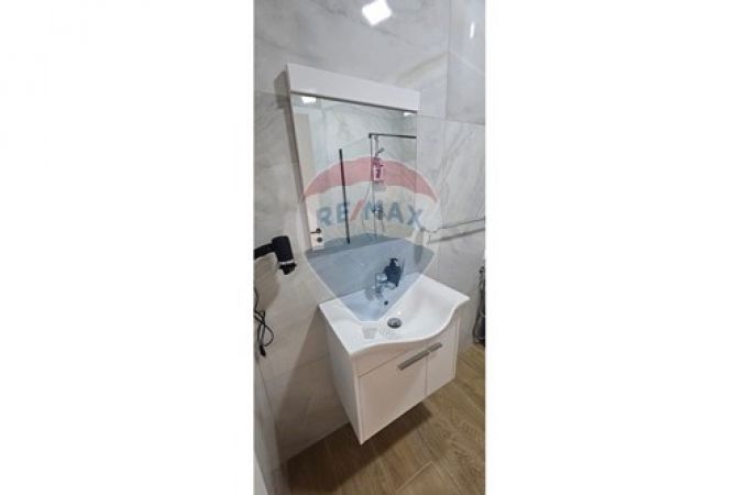 Shitet garsoniere ne Qerret