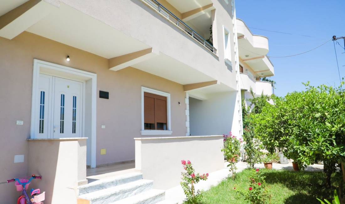 Shtepi ne shitje Vila Luksoze ne Tirane, 4+1, Mobilimi E mobiluar, Pagesa 320,000  Euro.