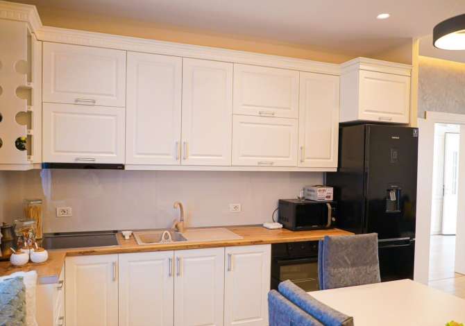 Shtepi ne shitje Vila Luksoze ne Tirane, 4+1, Mobilimi E mobiluar, Pagesa 320,000  Euro.