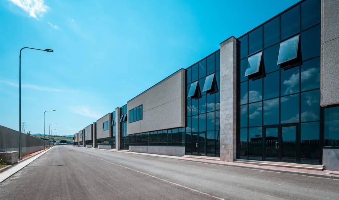 Shitet, Kapanon, Autostrada Tirane-Durres.