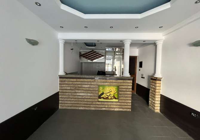 Shitet, Ambjent Biznesi, Rruga 