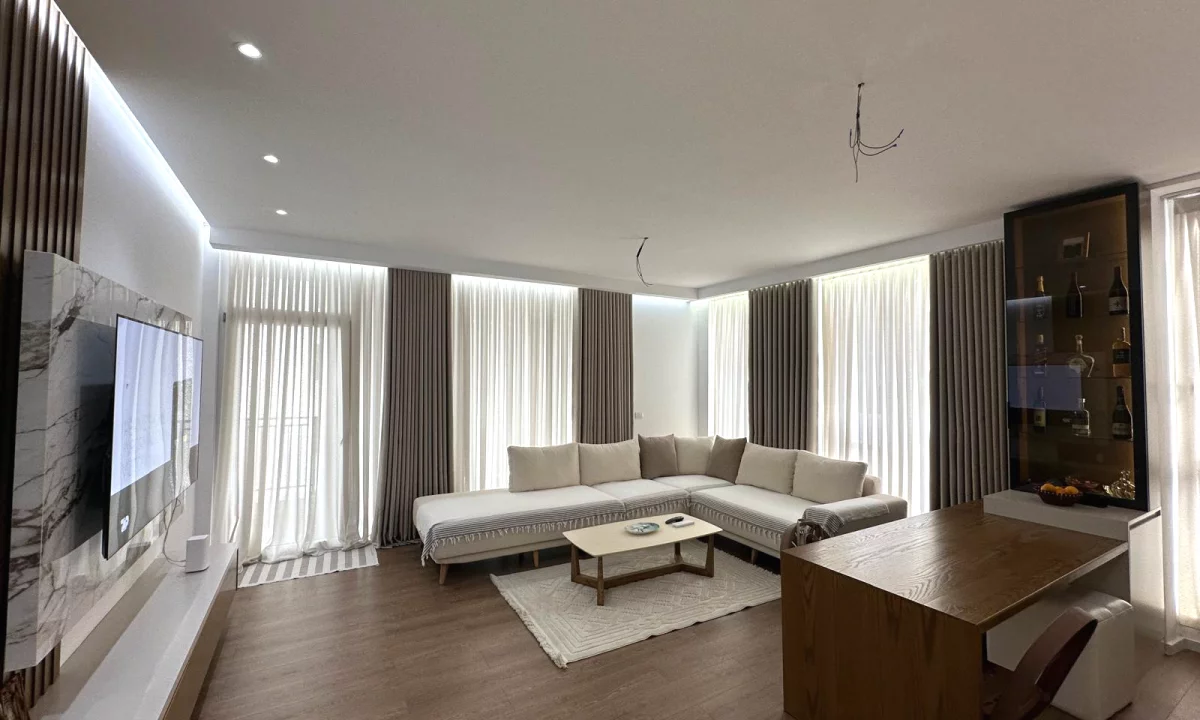 Shtepi ne shitje Apartament ne Tirane, 3+1, Mobilimi Pjeserisht e mobiluar, Pagesa 350,000  Euro.