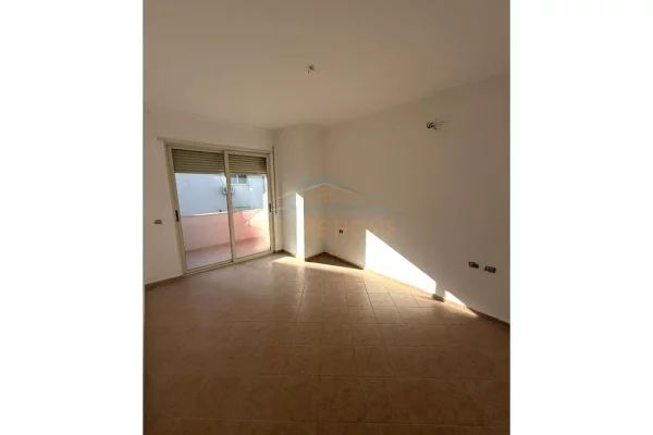 Shtepi ne shitje Apartament ne Tirane, 2+1, Mobilimi Bosh, pa mobiluar, Pagesa 225,000  Euro.