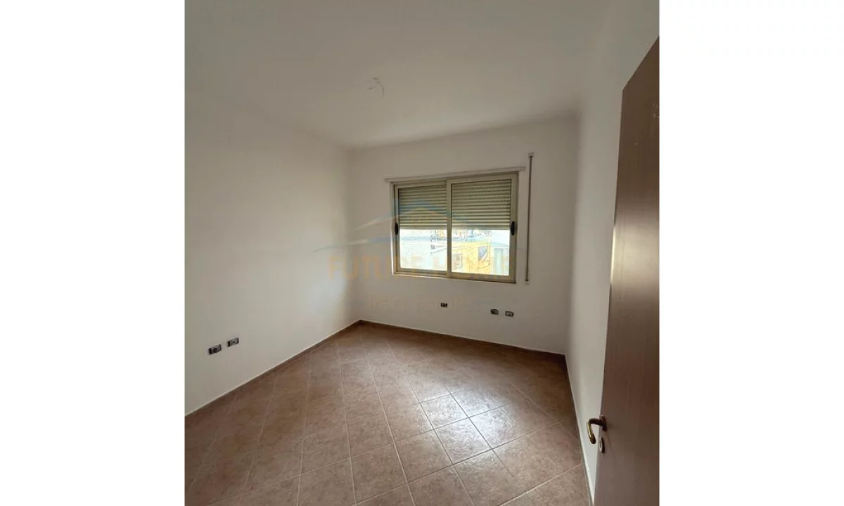 Shtepi ne shitje Apartament ne Tirane, 2+1, Mobilimi Bosh, pa mobiluar, Pagesa 225,000  Euro.