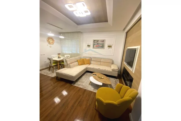 Shitet, Apartament 2+1+2, Kompleksi FZ, Liqeni i Thatë, Tiranë