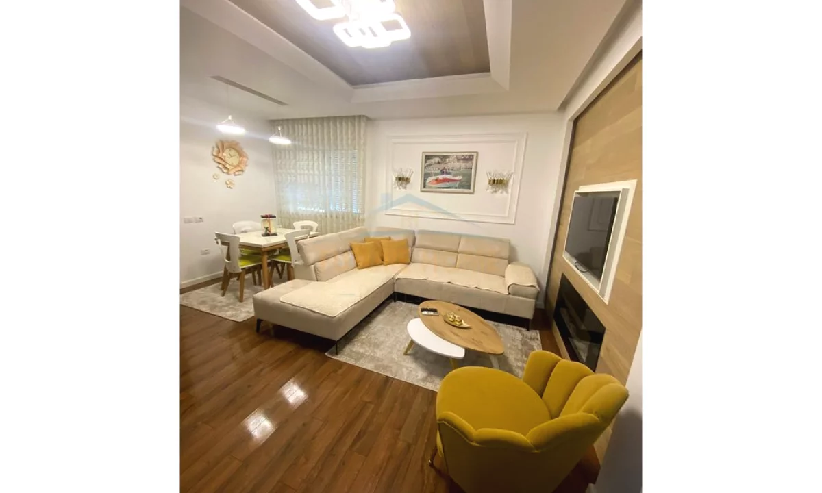 Shtepi ne shitje Apartament ne Tirane, 2+1, Mobilimi E mobiluar, Pagesa 195,300  Euro.