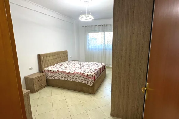 Shtepi ne shitje Apartament ne Tirane, 2+1, Mobilimi E mobiluar, Pagesa 220,000  Euro.