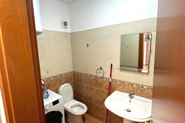 Shtepi ne shitje Apartament ne Tirane, 2+1, Mobilimi E mobiluar, Pagesa 220,000  Euro.