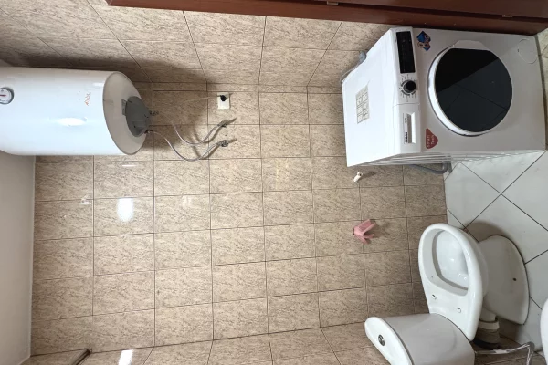 Shtepi me qera Apartament ne Tirane, 1+1, Mobilimi E mobiluar, Pagesa 400  Euro.