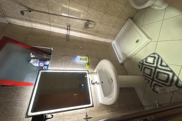 Shtepi me qera Apartament ne Tirane, 1+1, Mobilimi E mobiluar, Pagesa 400  Euro.