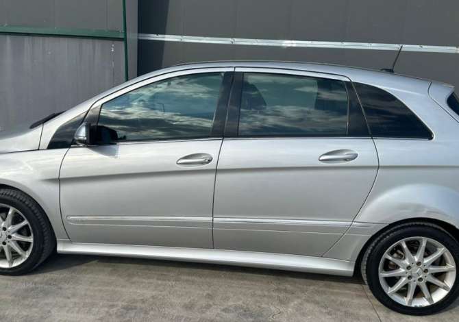 Jepet makine B-Class me qera duke filluar 40 euro dita