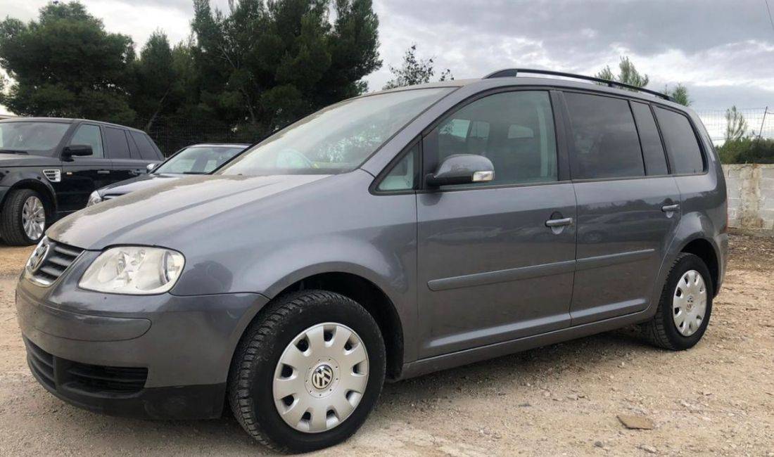 Jepet makine me qera VW Touran 6+1 vendesh duke filluar nga 35 euro dita