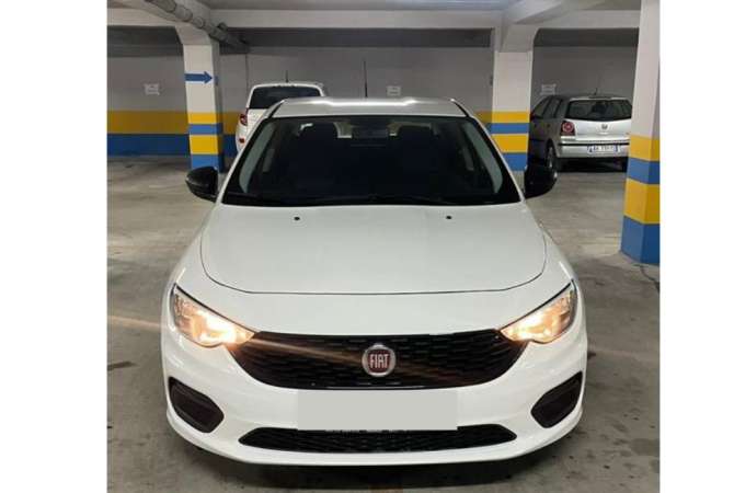 Jepet me qera makine Fiat Tipo duke filluar nga 45 euro dita