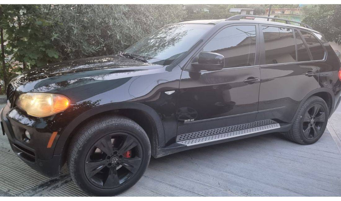 Jepet makine BMW me qera duke filluar nga 65 euro dita