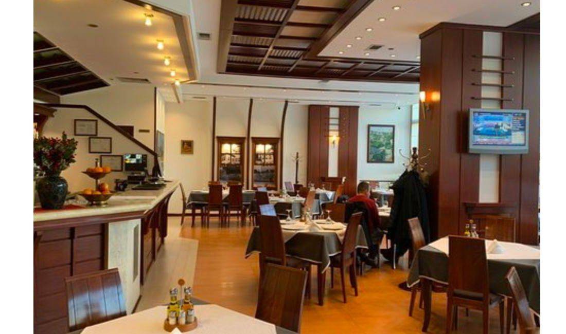 Job Offers in Tirana, Profession Kamarier/Ndihmes Kuzhiner , Beginner/Little experience, Payment By Agreement.