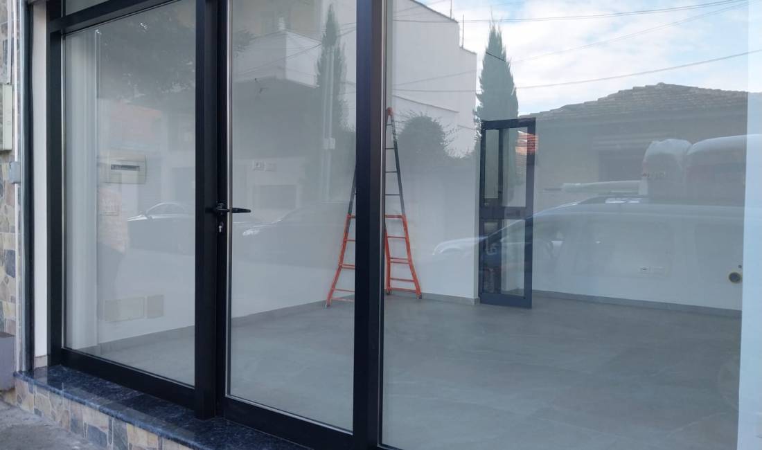 Qira, Ambient Biznesi, Hoxha Tahsim, Tirane.