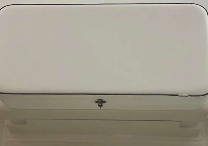 Shitet Gomone e markes Marshall