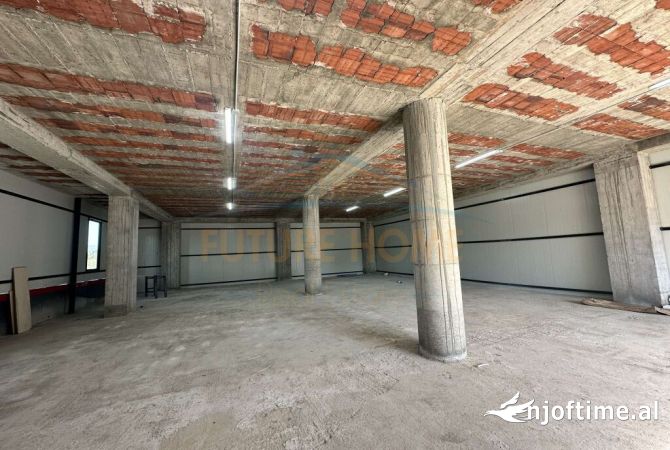 Ambiente Commerciale in Affitto 1+1 a Tirana - 1,000 Euro