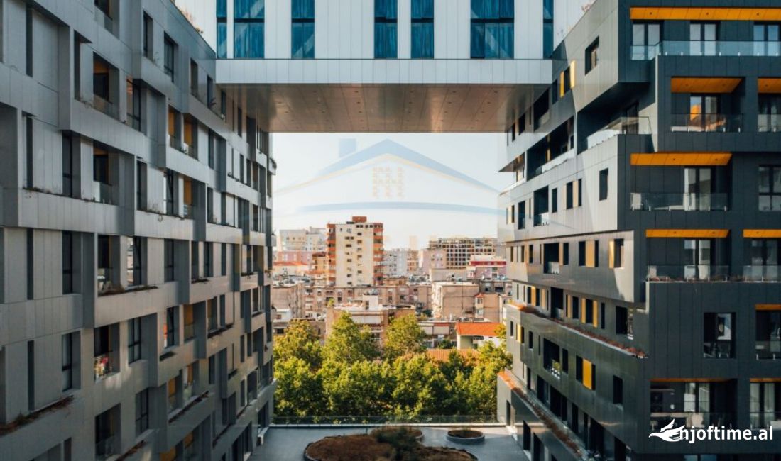 Shitet, Ambjent Biznesi, Rruga e Kavajes, Tirane.   PRO40811