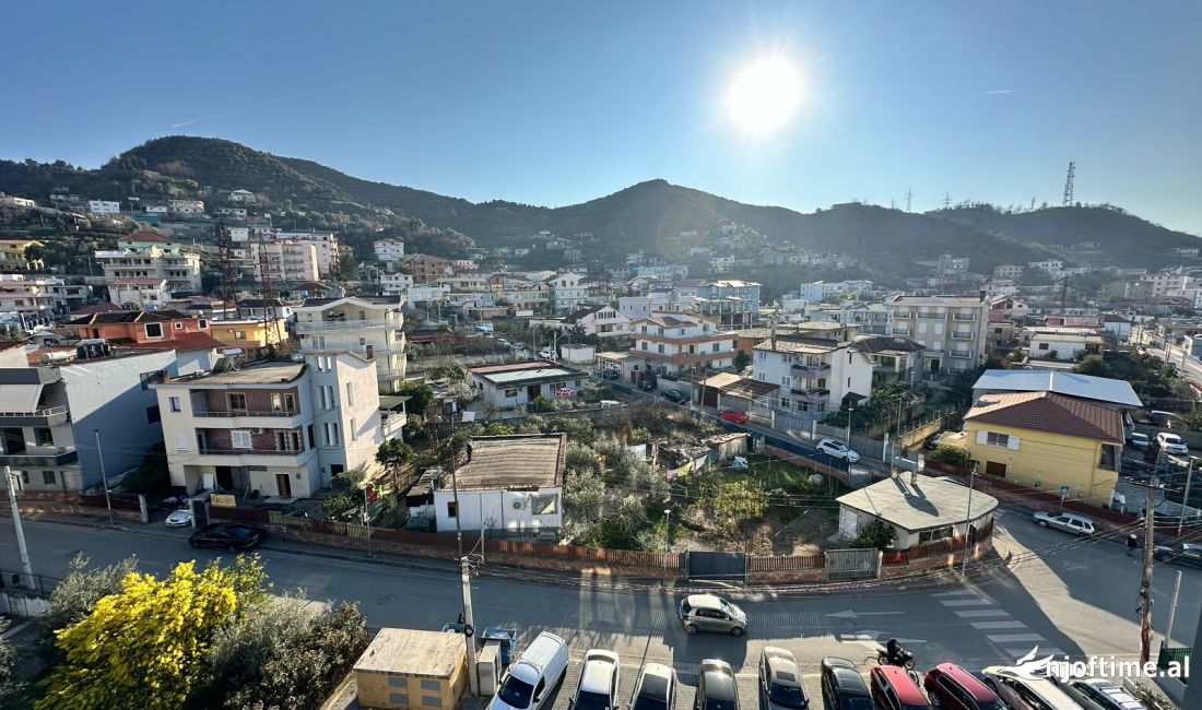 Shtepi me qera Apartament ne Tirane, 3+1, Mobilimi E mobiluar, Pagesa 700  Euro.