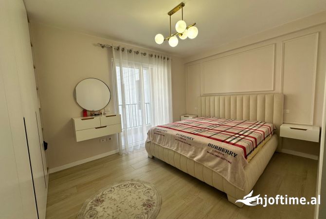 Shtepi me qera Apartament ne Tirane, 2+1, Mobilimi E mobiluar, Pagesa 550  Euro.