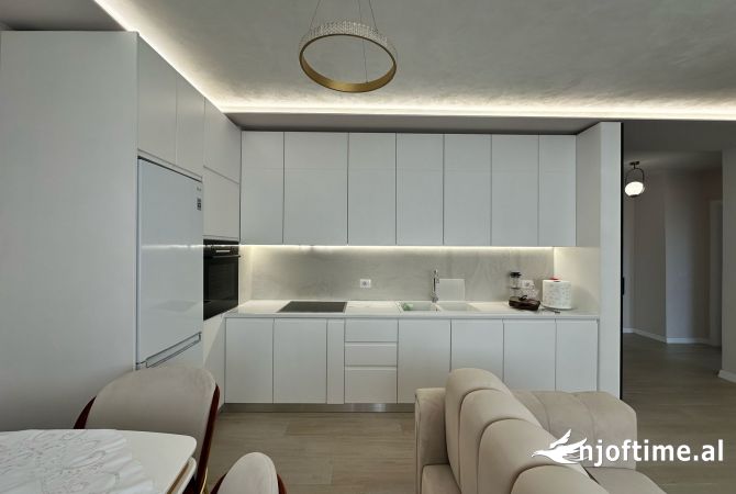 Shtepi me qera Apartament ne Tirane, 2+1, Mobilimi E mobiluar, Pagesa 550  Euro.
