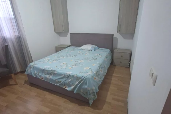 Shtepi me qera Apartament ne Tirane, 2+1, Mobilimi E mobiluar, Pagesa 65,000  Leke.